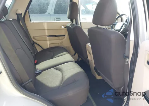 2008 Mazda Tribute I Sport z USA, uszkodzony, nr VIN 4F2CZ02Z48KM08726